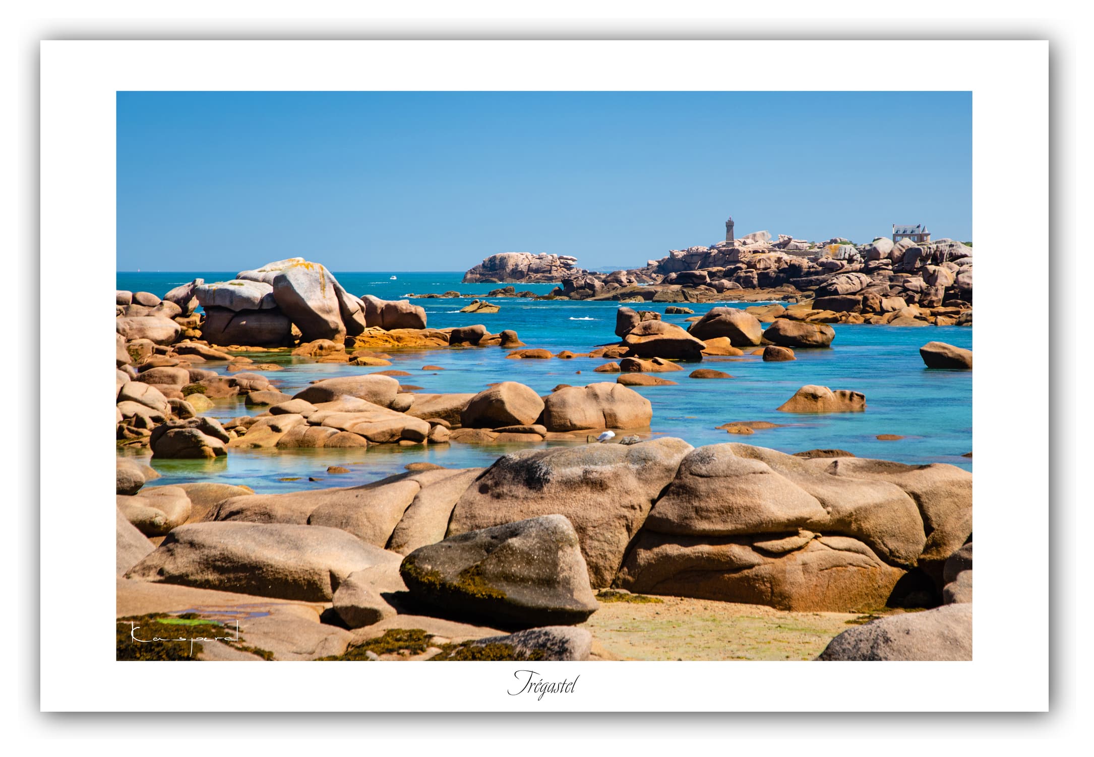 Poster Trégastel - Bretagne (France). Affiches Formats 30x40 cm, 40x60 cm ou 50x70 cm. Impression sur Papier Photo ou alu-dibond. Décoration murale. Paysage. Mer. Phare.